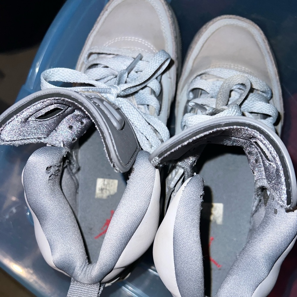 Kids youth size 5 Jordan mid top